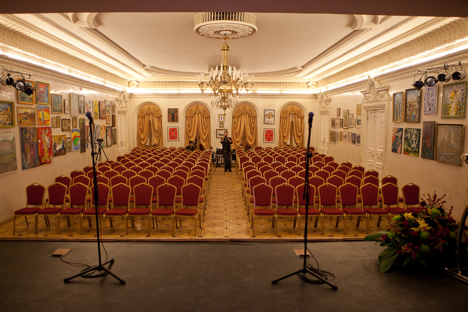 Театр комедии на суворовской. Концертный зал Центральный дом журналиста. Центральный дом актера зал 214.