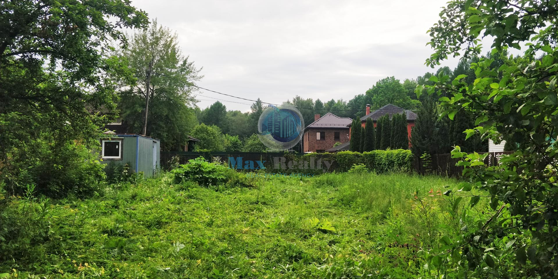 Продам земельный участок в Дубрава-2 по адресу 1/4 Недвижимость Московская  область (Россия) В экологически чистом месте, расположен ровный, сухой земельный участок, с собственным выходом в лес