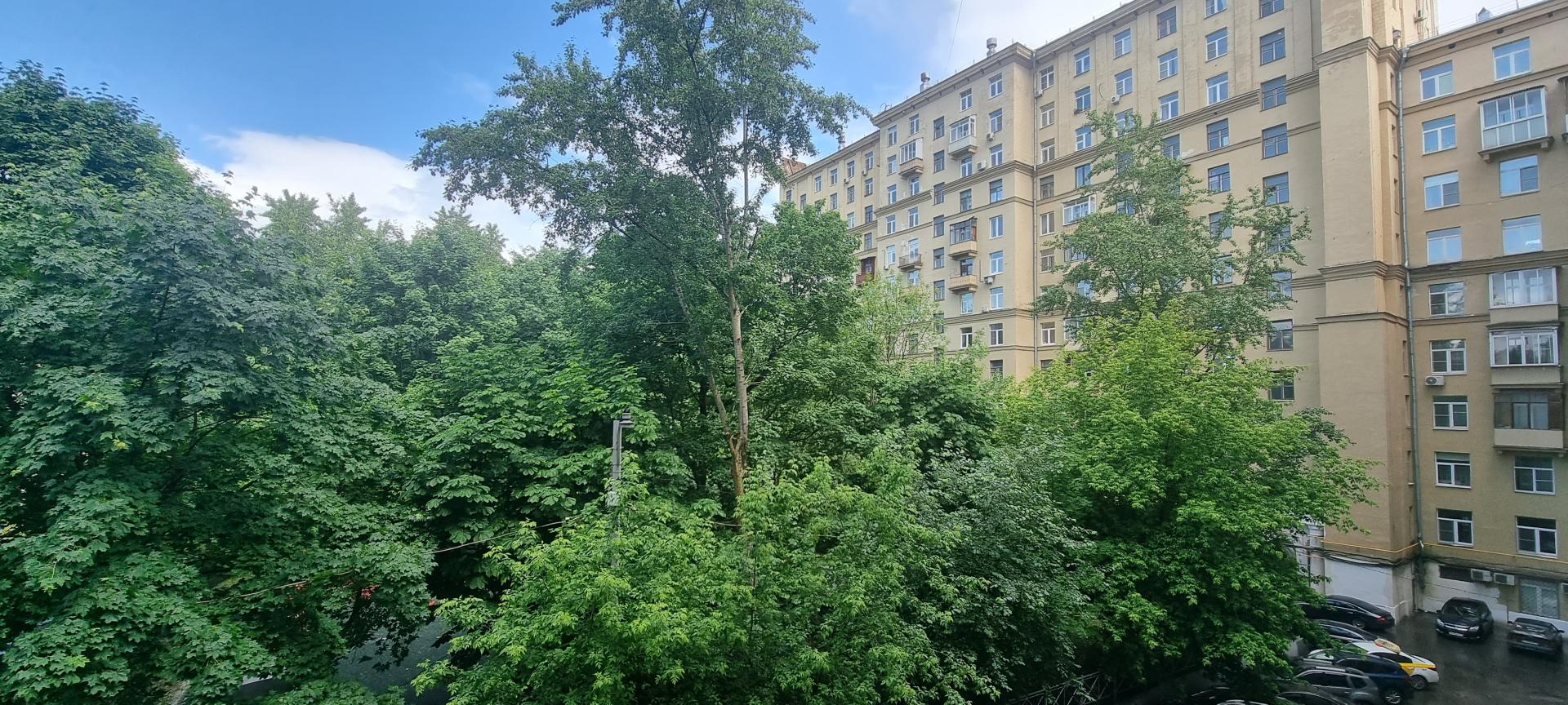 Продам квартиру в Москве по адресу Большой Матросский переулок, 1, площадь 72 квм Недвижимость Москва (Россия)  Хороший двор, новая детская и спортивная площадки, есть отдельная площадка для выгула собак