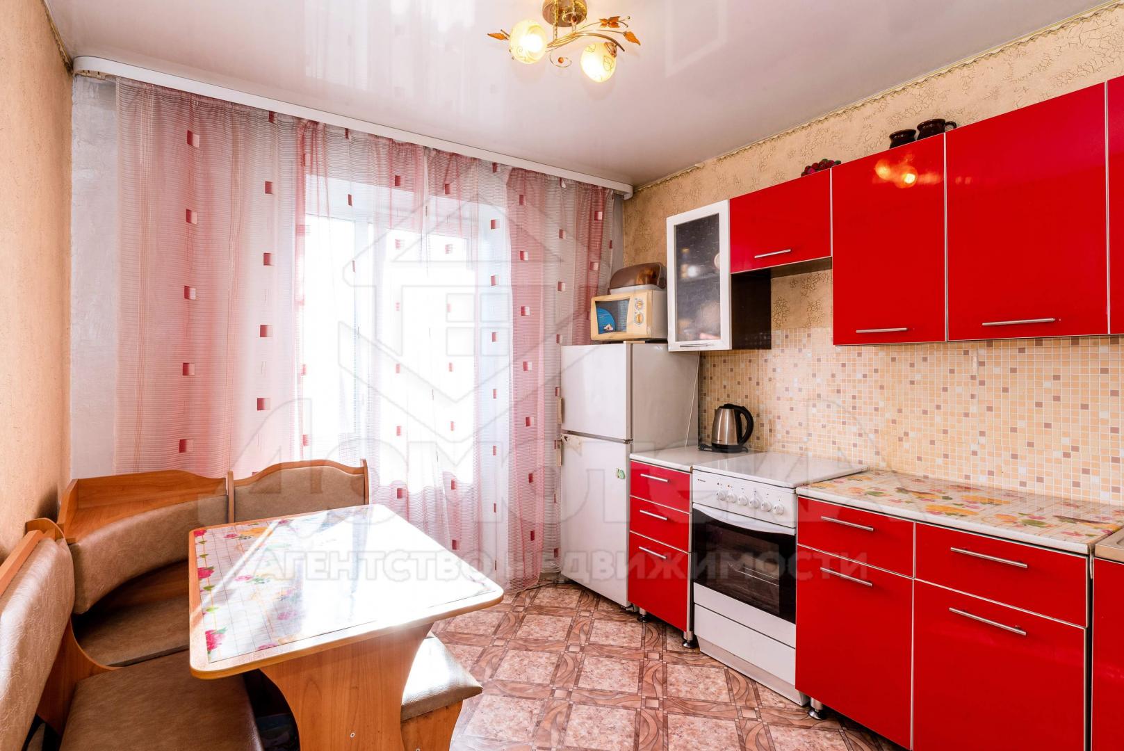 Продам квартиру в Металлургов по адресу Молодёжная улица, 10, площадь 301 квм Недвижимость Кемеровская  область (Россия)  В коридоре имеется небольшая кладовая