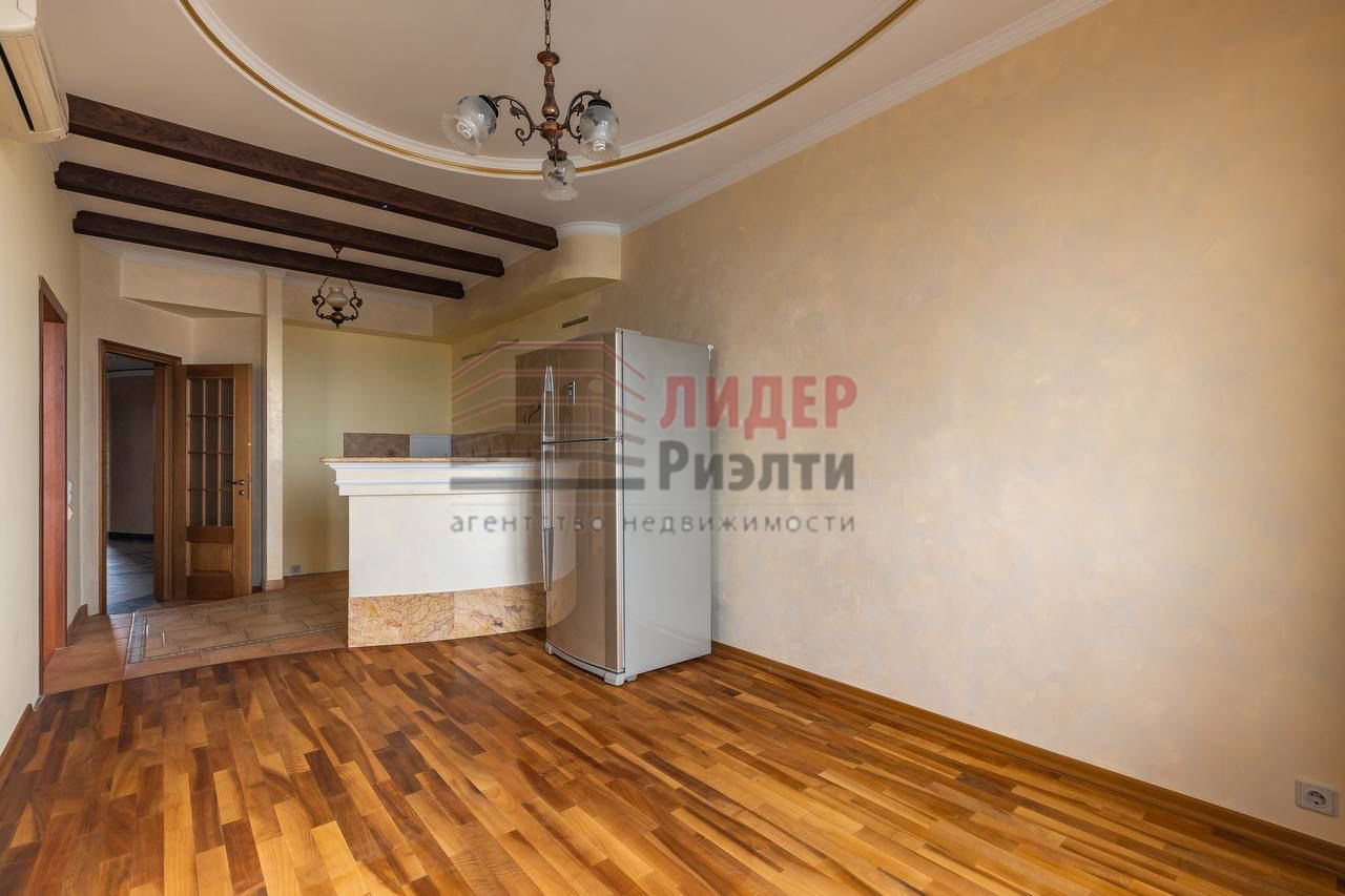 Продам квартиру в Москве по адресу Ленинский проспект, 128к1, площадь 155 квм Недвижимость Москва (Россия)  Планировка квартиры включает в себя кухню 21,5 кв