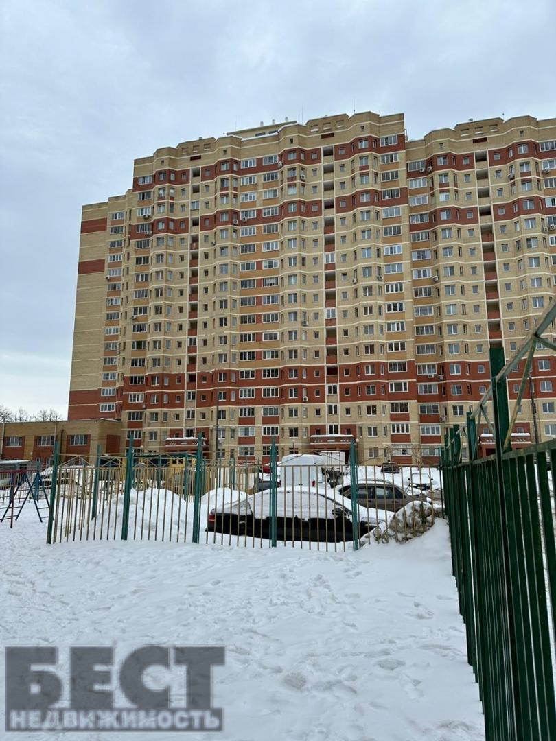Продам недвижимость в Андреевка по адресу Староандреевская улица, 43к2, площадь 148 квм Недвижимость Московская  область (Россия)  Вдоль здания и на прилегающей территории есть парковка для машин