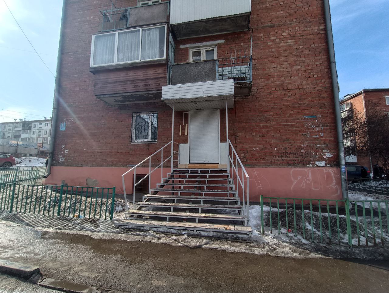 Продам недвижимость в Иркутске по адресу улица Трилиссера, 117, площадь 407 квм Недвижимость Иркутская  область (Россия)  с отдельным входом
