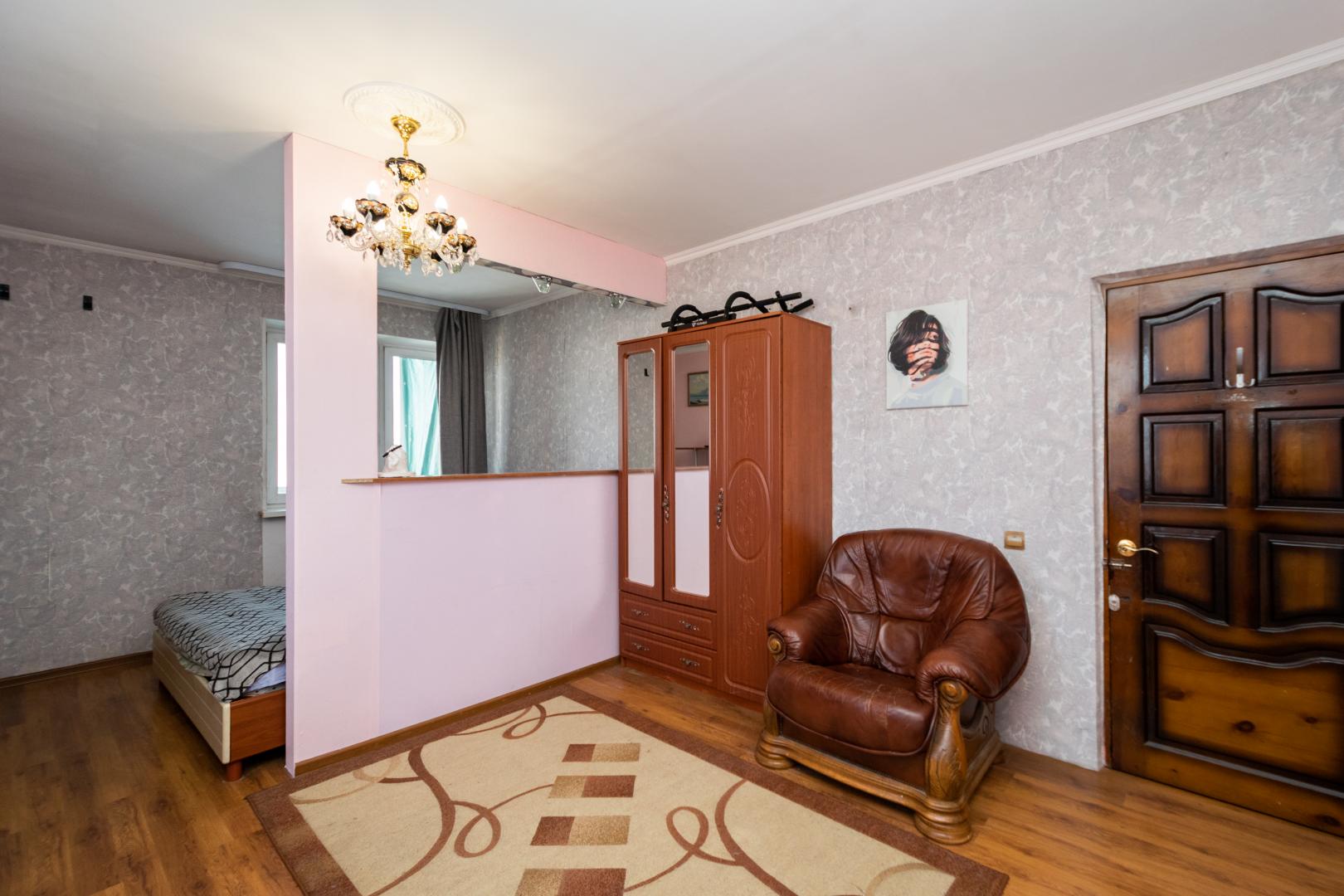 Продам квартиру в Иркутске по адресу улица Трилиссера, 89, площадь 1376 квм Недвижимость Иркутская  область (Россия) м