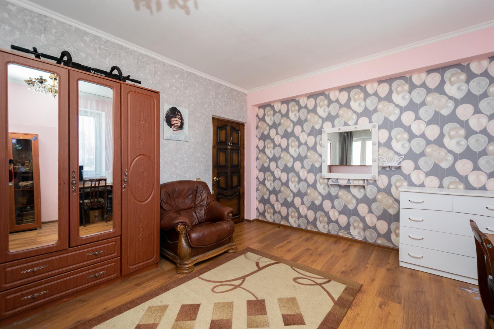 Продам квартиру в Иркутске по адресу улица Трилиссера, 89, площадь 1376 квм Недвижимость Иркутская  область (Россия)  75