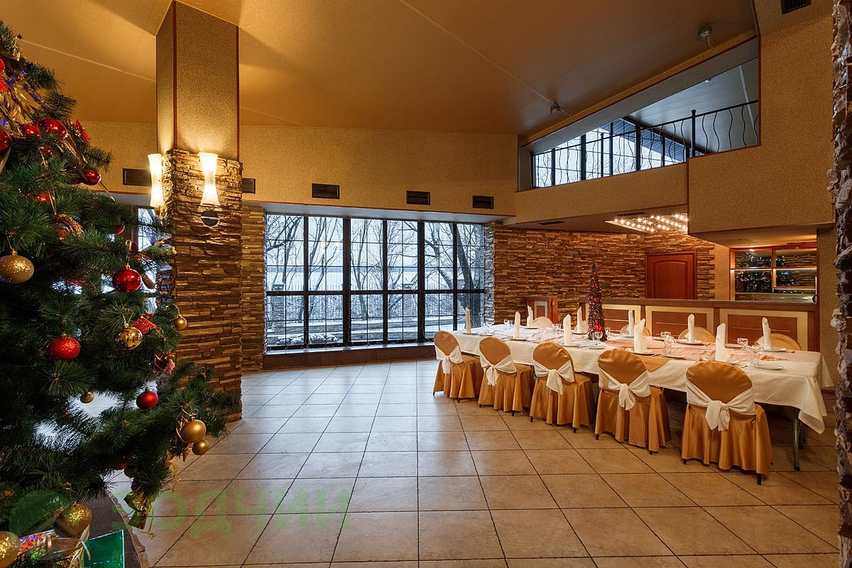 Продам недвижимость в Грязь по адресу 67А, площадь 2400 квм Недвижимость Московская  область (Россия)  В гостинице функционирует ресторанный зал с собственной кухней