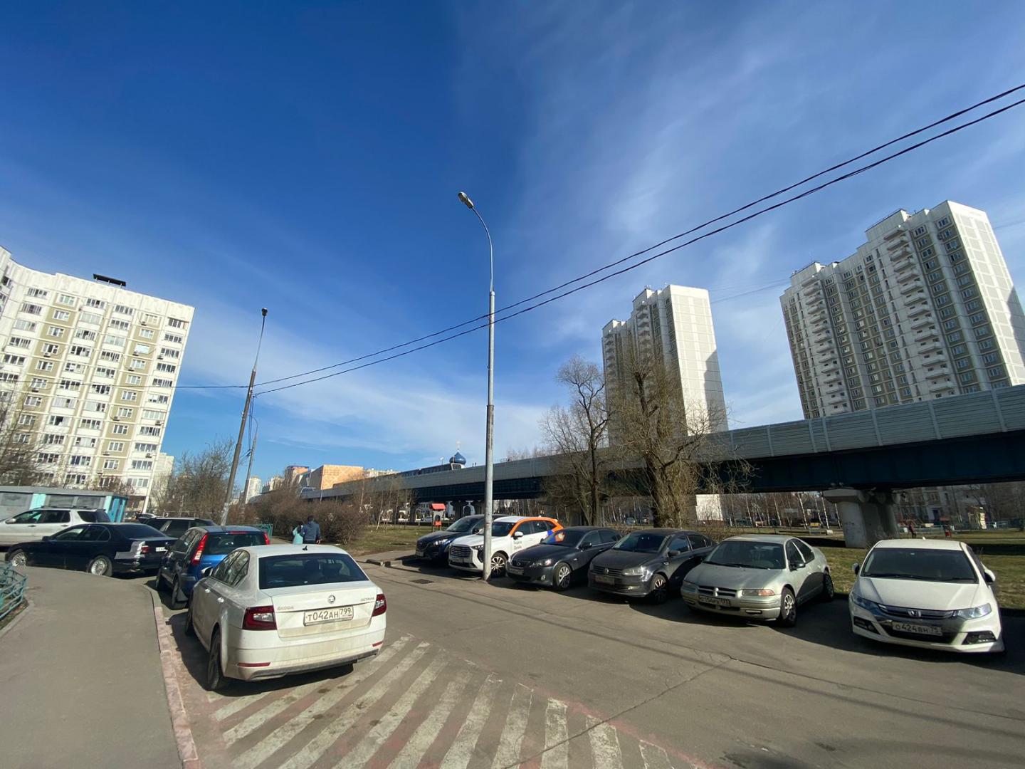 Продам недвижимость в Москве по адресу улица Адмирала Лазарева, 11, площадь 177 квм Недвижимость Москва (Россия)  Интенсивный пешеходный трафик вдоль помещения
