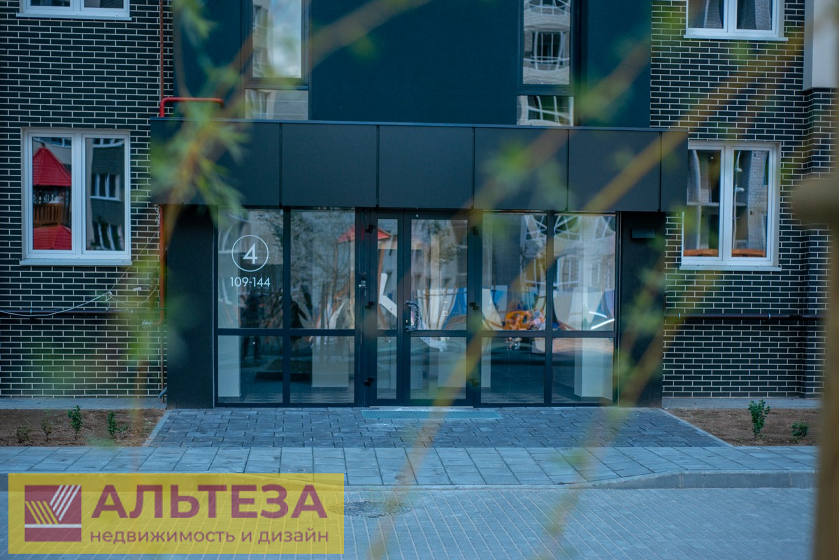 Продам квартиру в Калининграде по адресу Новгородская улица, 3Ак6, площадь 386 квм Недвижимость Калининградская  область (Россия) , остекленная лоджия, окна на Юг
