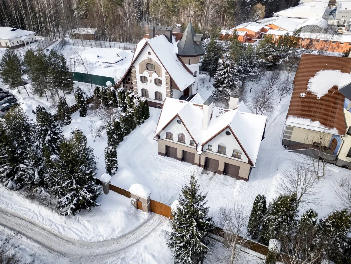 Продам дом в Москве по адресу Воскресенская улица, 1Ас1, площадь 7481 квм Недвижимость Москва (Россия) Продается уникальный дом в 1 км от МКАД