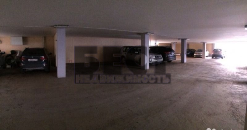Продам гараж в Москве, площадь 15 квм Недвижимость Москва (Россия) Продается машиноместо в охраняемом многоуровневом паркинге, на 3 этаже