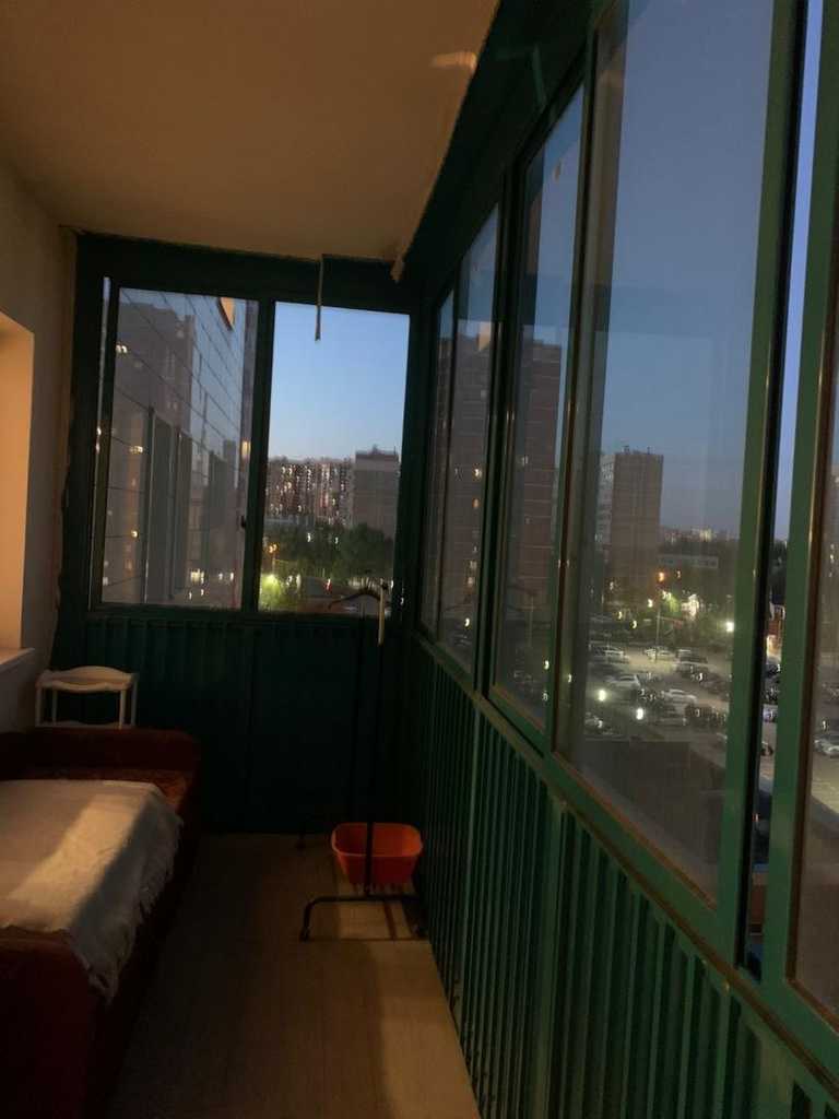 Продам квартиру в Люберцах, площадь 495 квм Недвижимость Московская  область (Россия)  Большой остекленный балкон