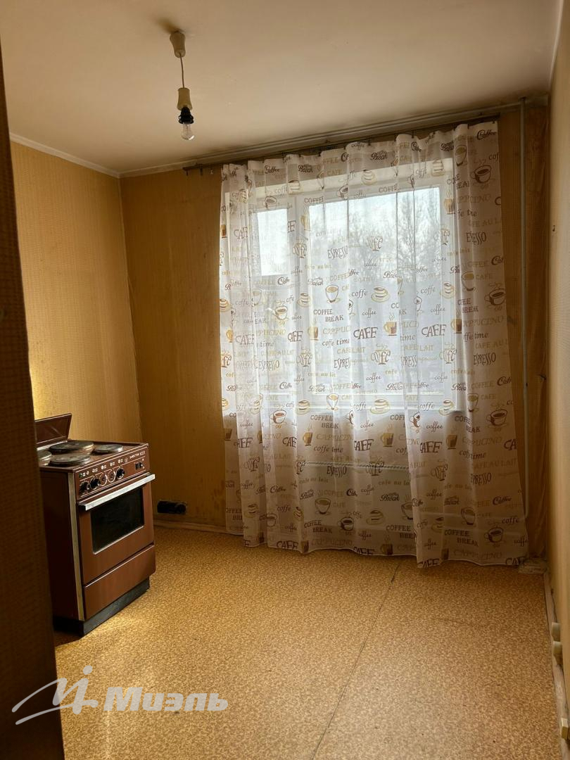 Продам квартиру в Москве по адресу Измайловский бульвар, 32, площадь 533 квм Недвижимость Москва (Россия)  Квартира линейной планировки, комнаты изолированы, санузел раздельный, окна выходят во двор